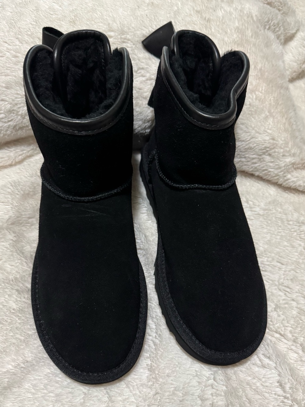 Ugg ultra mini Bailey leather bow black boot